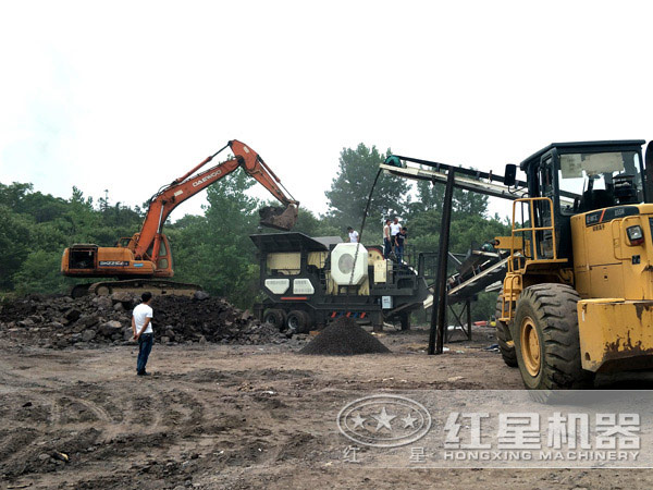 轉(zhuǎn)場靈活，移動自由的矸石移動破碎機