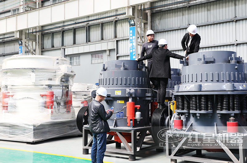 客戶到場參觀液壓圓錐破碎機(jī)，多種類型對比選型